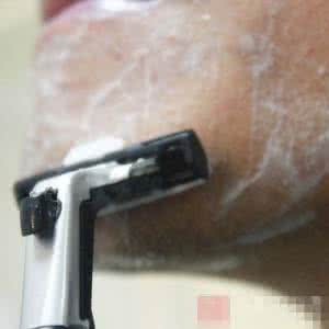 腋毛太多怎么处理 男人50岁前这处毛太多会倒大霉