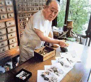 蚯蚓治疗带状疱疹 蚯蚓?白糖?香油治烧烫伤和带状疱疹（转自胡兵偏方工作室）