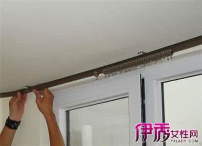 靠墙的窗户窗帘杆安装 靠墙的窗户窗帘杆安装 窗帘杆安装的技巧
