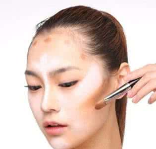 大脸化妆变小脸图解 胖脸如何化妆变小脸?