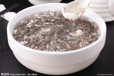 发菜海鲜羹 “升官发财”--竹笙发菜羹