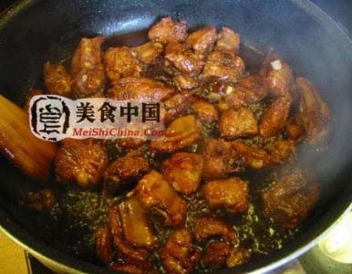 卤肉的做法及配料 香辣排骨焖土豆的做法