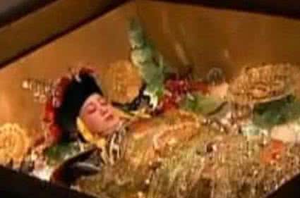 慈禧口中的夜明珠 慈禧口中随葬的夜明珠到底有多神奇有多贵？