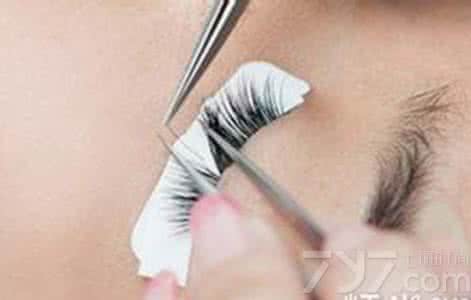 嫁接睫毛的详细步骤 嫁接睫毛的详细步骤 详解嫁接睫毛方法