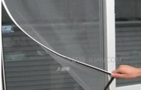 如何清洗厨房纱窗 巧除纱窗油腻 纱窗油腻如何清洗