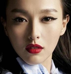 50岁江珊烟熏妆扮赫本 迷离烟熏妆化妆技巧