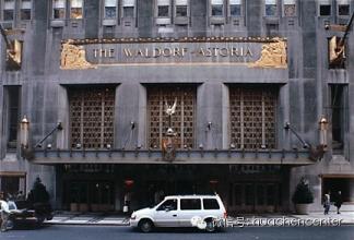 找旅店 一对夫妻走进一家旅馆，可是已经客满了..........