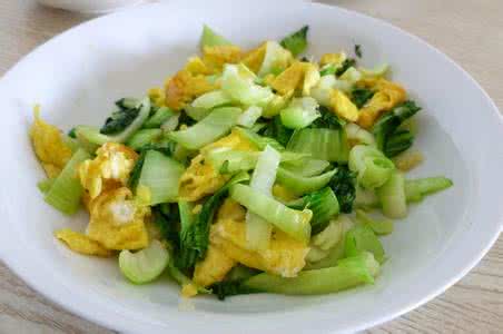 油菜炒木耳鸡蛋的做法 鸡蛋炒油菜的做法