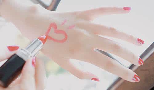 视爱情为奢侈品，有最好，没有也能活。