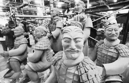 秦人的文化性格 考古资料证实 当时 考古证实秦人来自东方 秦人与商文化有密切关联