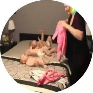 妈妈裸体换衣服我面前 4000万人都在看这位妈妈换衣服！