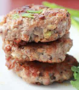 香菇蒸肉饼 口感丰富饱满的家常菜----香菇煎肉饼