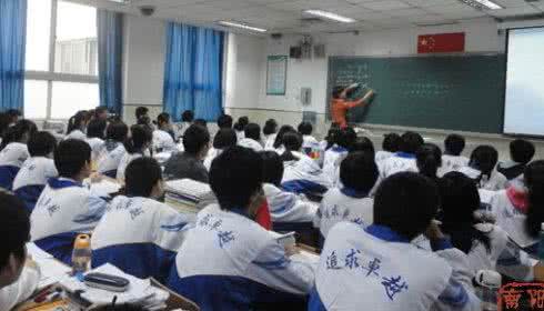 学生感动老师的小细节 受学生欢迎的老师若干教育细节