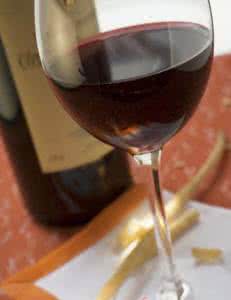 红酒奶酪减肥法真相 探究红酒美容真相