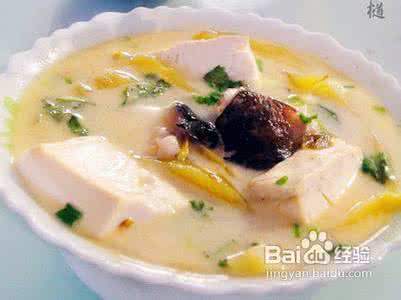 酸菜鱼头豆腐汤的做法 酸菜鱼头炖豆腐，最爱那道鲜美无比的浓汤。