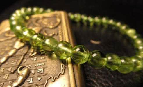 橄榄石戒指价格 橄榄石的鉴别方法