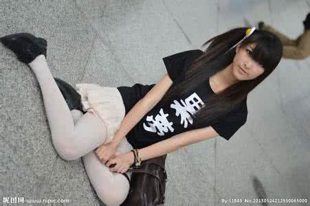 纯情少女火辣辣 火辣女人夏季做爱上演cosplay助性法