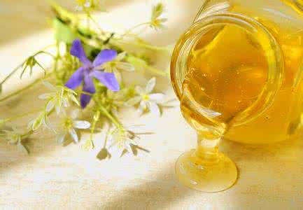 蜂蜜祛斑最有效的方法 喝蜂蜜水最有效的5个时间点