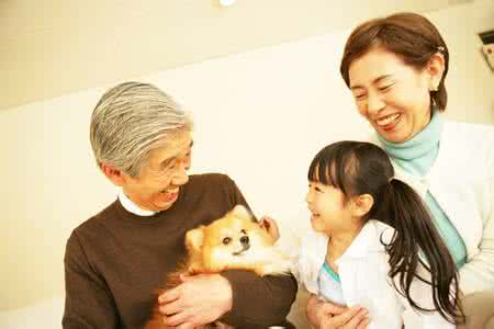 交给岚吧扮老人外景 把孩子交给老人带？看了文章再决定吧