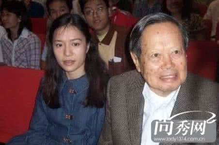 杨振宁妻子翁帆简介 杨振宁妻子翁帆的双语情书