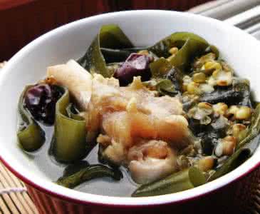 筒子骨海带汤的营养 海带汤的各种营养做法  坐月子时喝最好