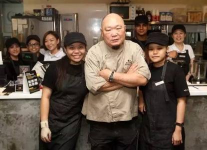 新加坡餐厅 49岁做学徒，54岁开的餐厅挤破头，新加坡总理都为他点赞