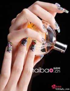 如何涂指甲油 如何涂指甲油 指甲油要如何选购
