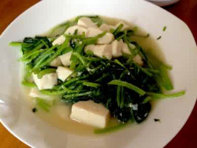 茼蒿炖豆腐 清淡美味----茼蒿豆腐