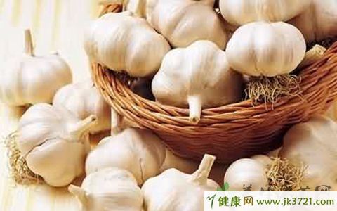 大蒜治感冒 治感冒的偏方 大蒜治感冒治牙疼 盘点大蒜治病的民间偏方