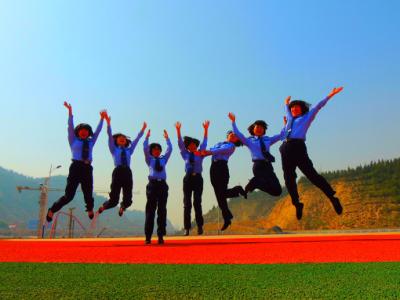 十字路口的抉择 人生的十字路口，必须做出抉择