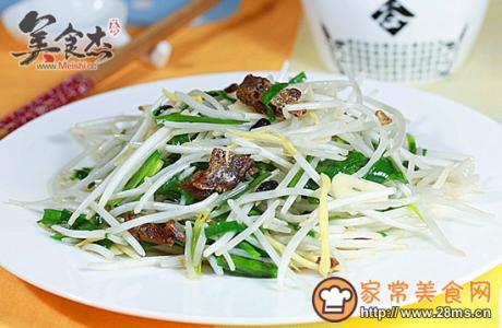 豆豉鲮鱼炒茼蒿的做法 豆豉鲮鱼炒绿豆芽的做法