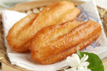 最简单的家庭自制油条 自制油条