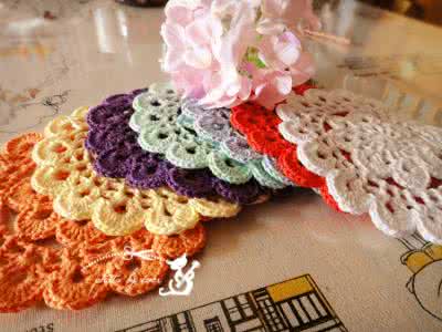 钩编杯垫 【家居钩编】零星线头编织的七彩杯垫