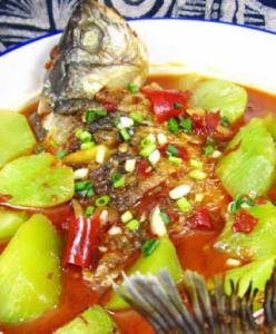 农家风味的特色菜大全 最朴实的农家风味鱼---鲫鱼炖莴苣