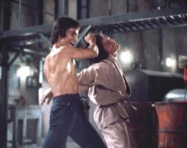 洪金宝李小龙 李小龙当年暴揍洪金宝 曾经被李小龙暴揍的10位明星 最后一位太惨