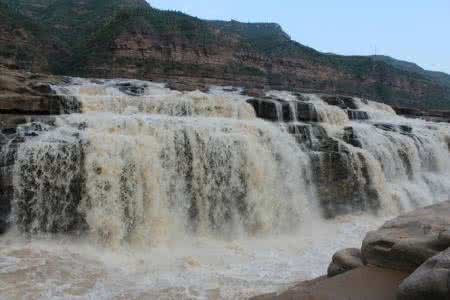 黄河远上白云间 描写水    黄河远上白云间，一片孤城万仞山