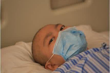 白血病女童 5岁白血病女童求父亲放弃治疗 能省下很多钱