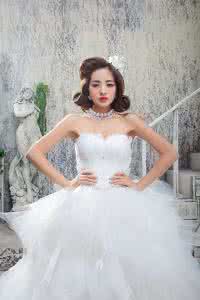 拍婚纱照穿什么内衣 拍婚纱照穿什么内衣 穿什么内衣拍婚纱照效果好