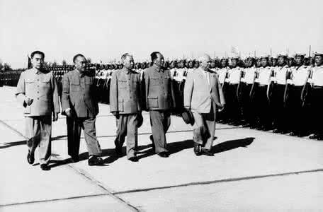 g20峰会机场迎接视频 毛泽东机场接周恩来 毛泽东破例到机场迎接周恩来