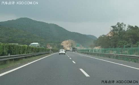 高速公路行车注意事项 高速公路行车注意事项 高速公路上的车主注意事项
