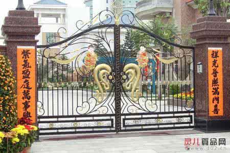 正对大门玄关挂画风水 大门挂什么可以挡煞 玄静风水讲解；化煞大门对地下停车场入口