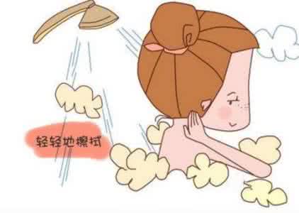 洗澡时父亲不小心进来 小心这些洗澡的问题