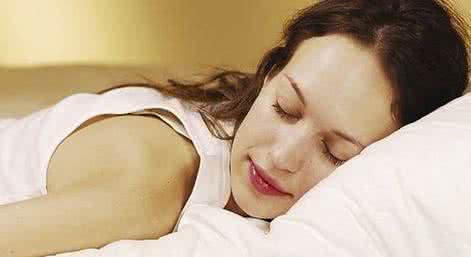 睡觉出汗女性吃什么好 睡觉出汗女性吃什么好 夜里睡觉出汗怎么回事女性