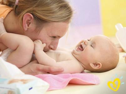 女宝宝用什么纸尿裤好 如何挑选纸尿裤 宝宝什么时候开始用纸尿裤