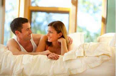 爱情是狗娘 稳固性福婚姻的三块基石：爱情是性生活的基础