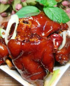 红烧猪蹄的家常做法 红烧猪蹄怎么做 家常做法简单美味