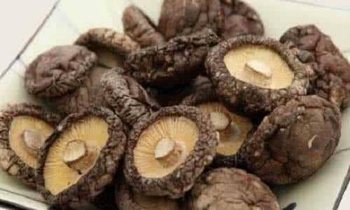 干香菇要泡多久 用这个方法泡发干香菇，速度更快，味道更鲜美，你知道吗？