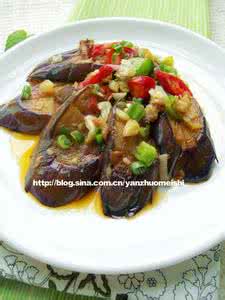 油淋茄子的家常做法 家常炒茄子,特别快手,清爽少油,照样入味!