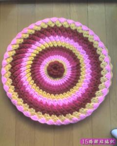 圆形坐垫的钩法视频 四种颜色钩的精美圆形坐垫,有钩法说明|钩针花样图解