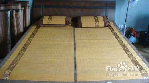 花露水擦凉席 凉席怎么清洁 花露水与清水齐上阵